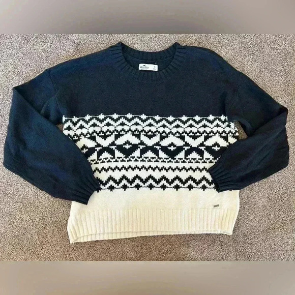 Hollister Sweaters - Hollister Black and White Design Crop Knitted Sweater